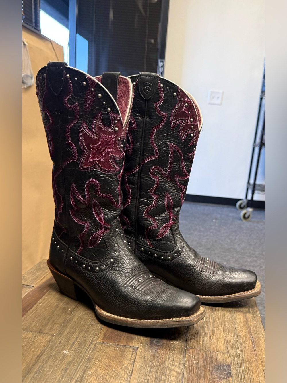 ARIAT Women's Studded Western boots - Square Toe - Cowgirl Black Size 7 - Picture 2 of 7